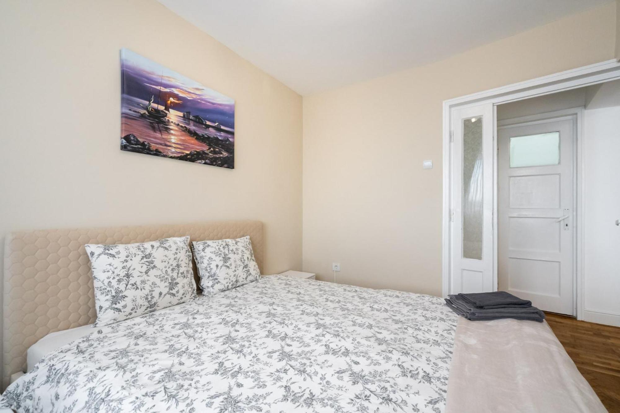 City View Apartment With Private Balcony Bucareste Exterior foto